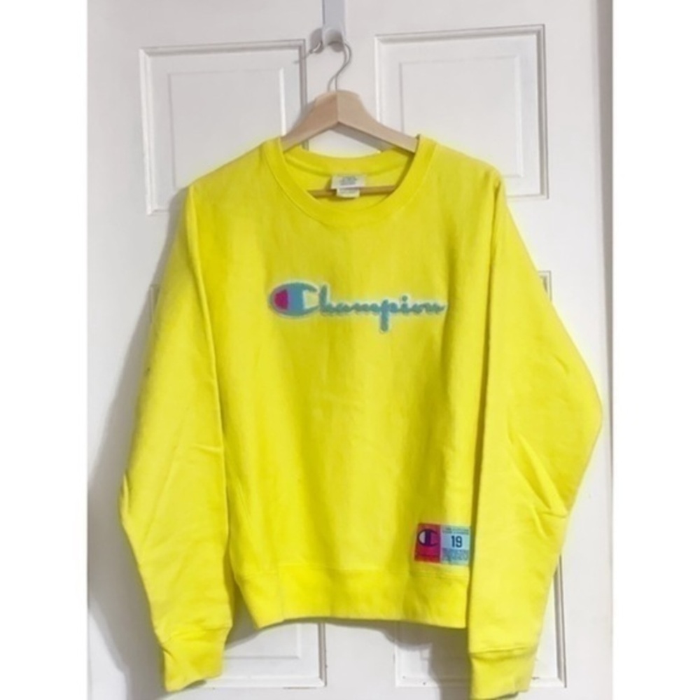 Champion Reverse Weave Embroidered Logo
Numbered Sweatshirt Sz L